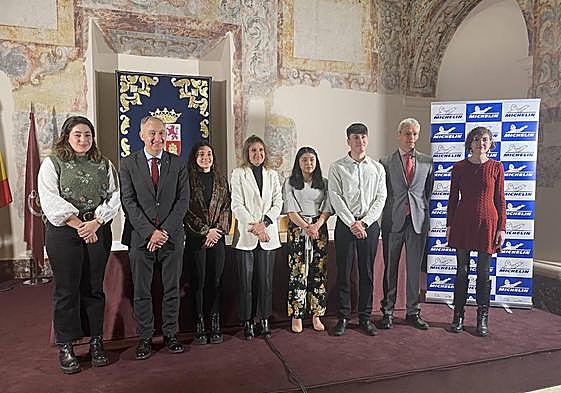 Autoridades, directivos de Michelin y premiados, tras la entrega de los galardones.