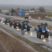 Las tractoradas cogen fuerza y dificultan el regreso a casa de cientos de conductores