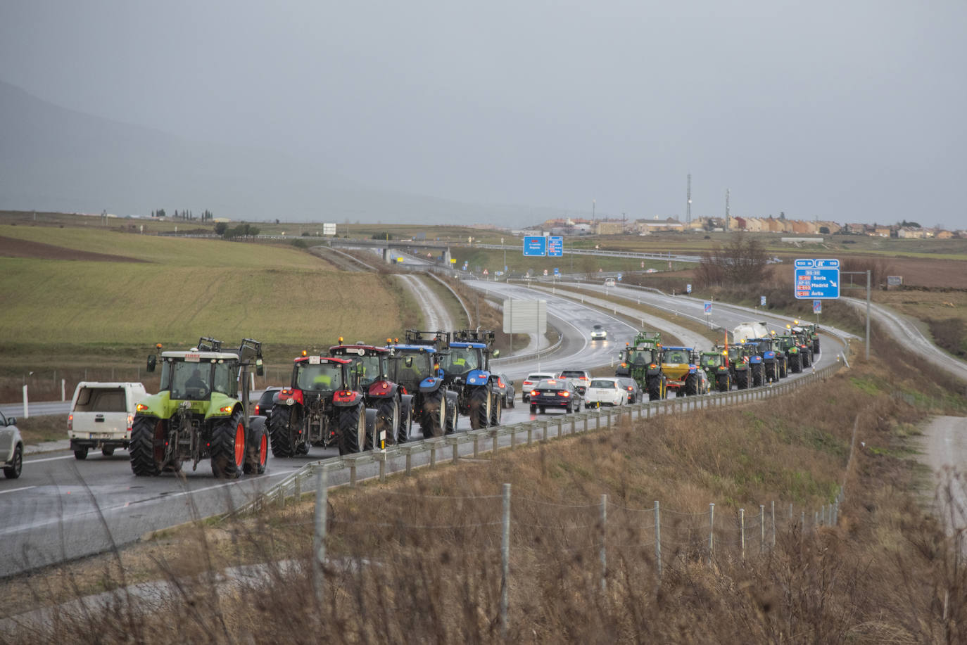 La tractorada del viernes por Segovia, en imágenes