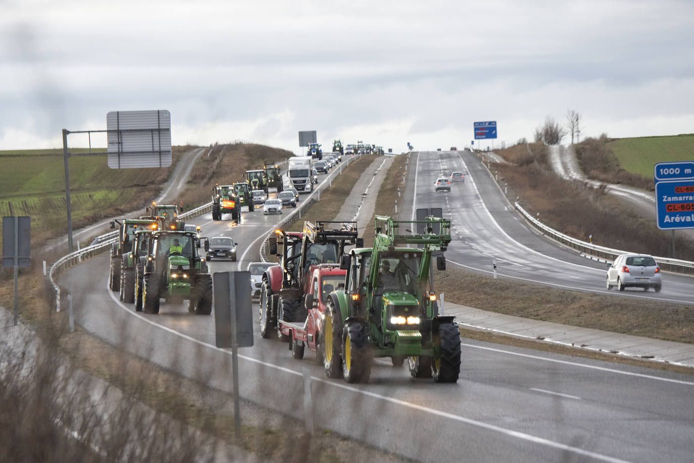 La tractorada del viernes por Segovia, en imágenes