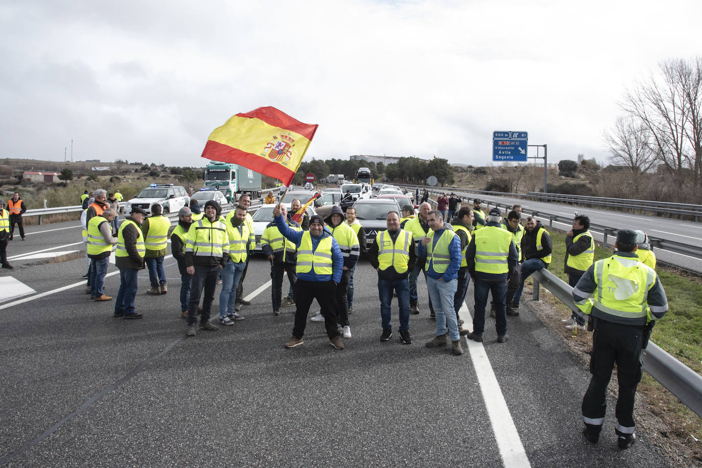 El corte de la AP-6 en Villacastín, en imágenes