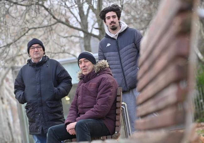 Roberto Bereda, Ángel Fernández y Daniel Fernández junto al Campo Grande en Valladolid.