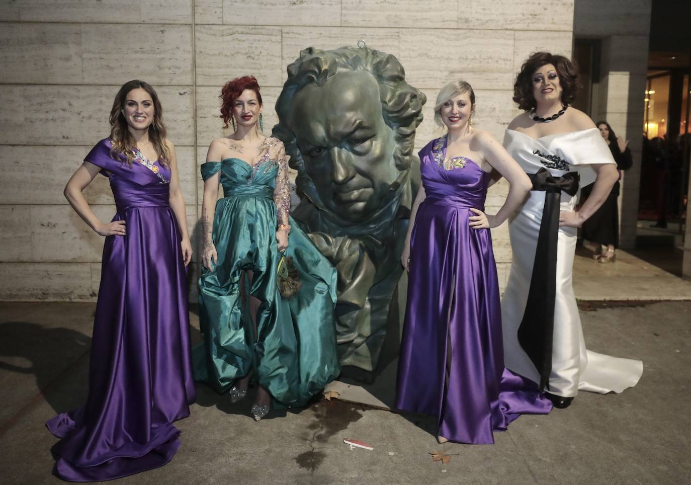 María Negro, la diseñadora Ainhoa Salcedo, Alba Frechilla y Lady Veneno, presentadoras de la gala `Gala local´.