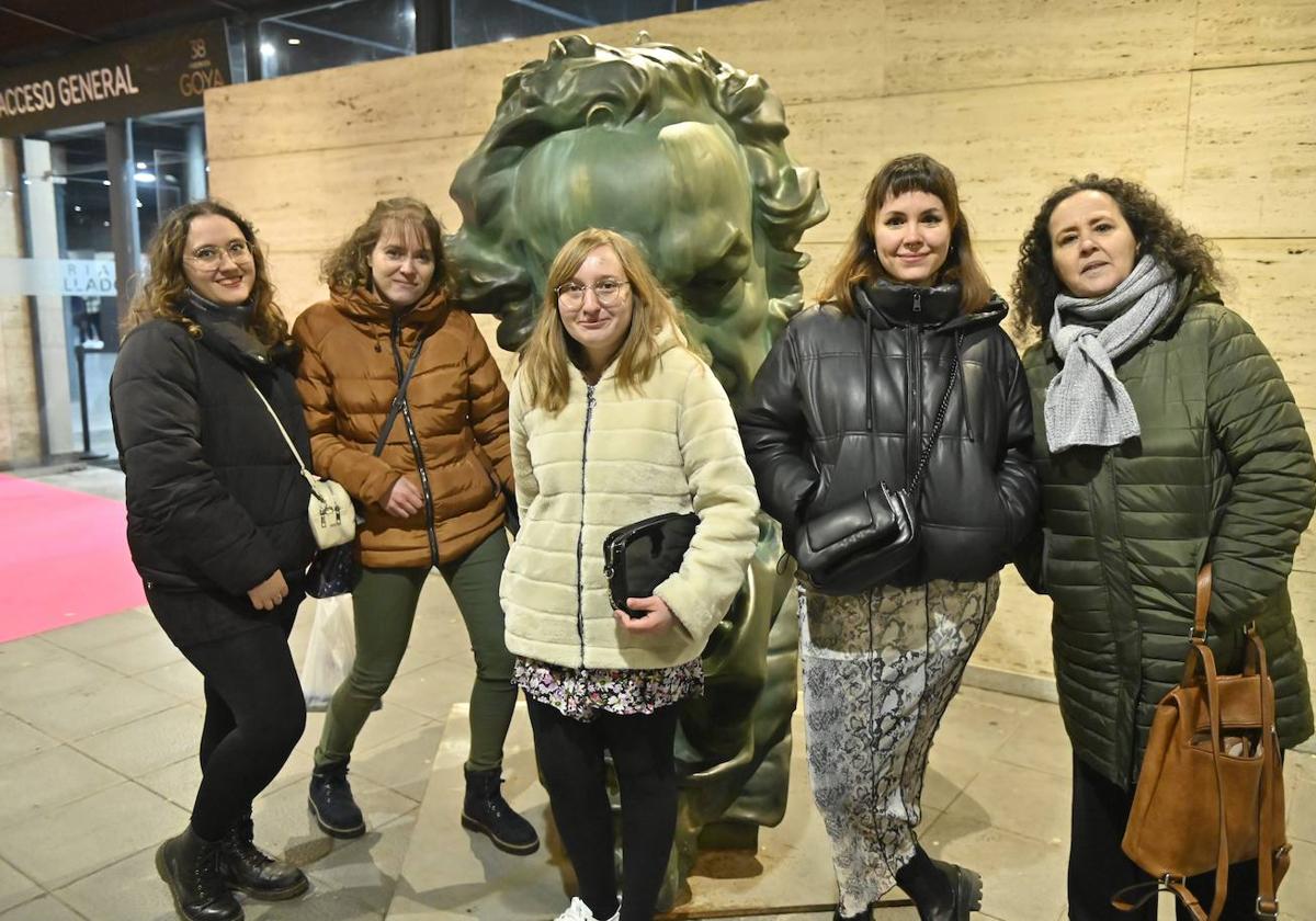 Lucía. Mónica, Sofía, Elisa y Filomena asistieron a la alfombra roja.