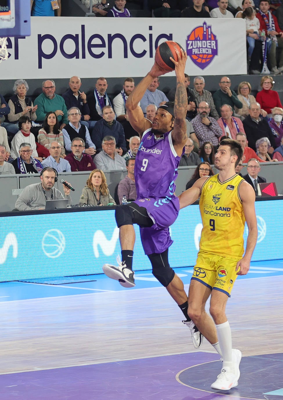 Palencia festeja el cuarto triunfo del Zunder