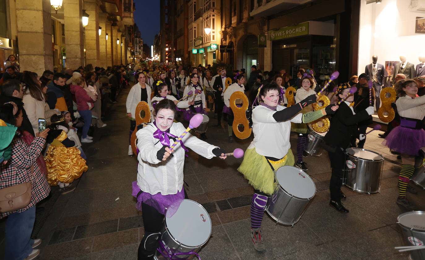 Palencia vive un ingenioso y multitudinario Carnaval