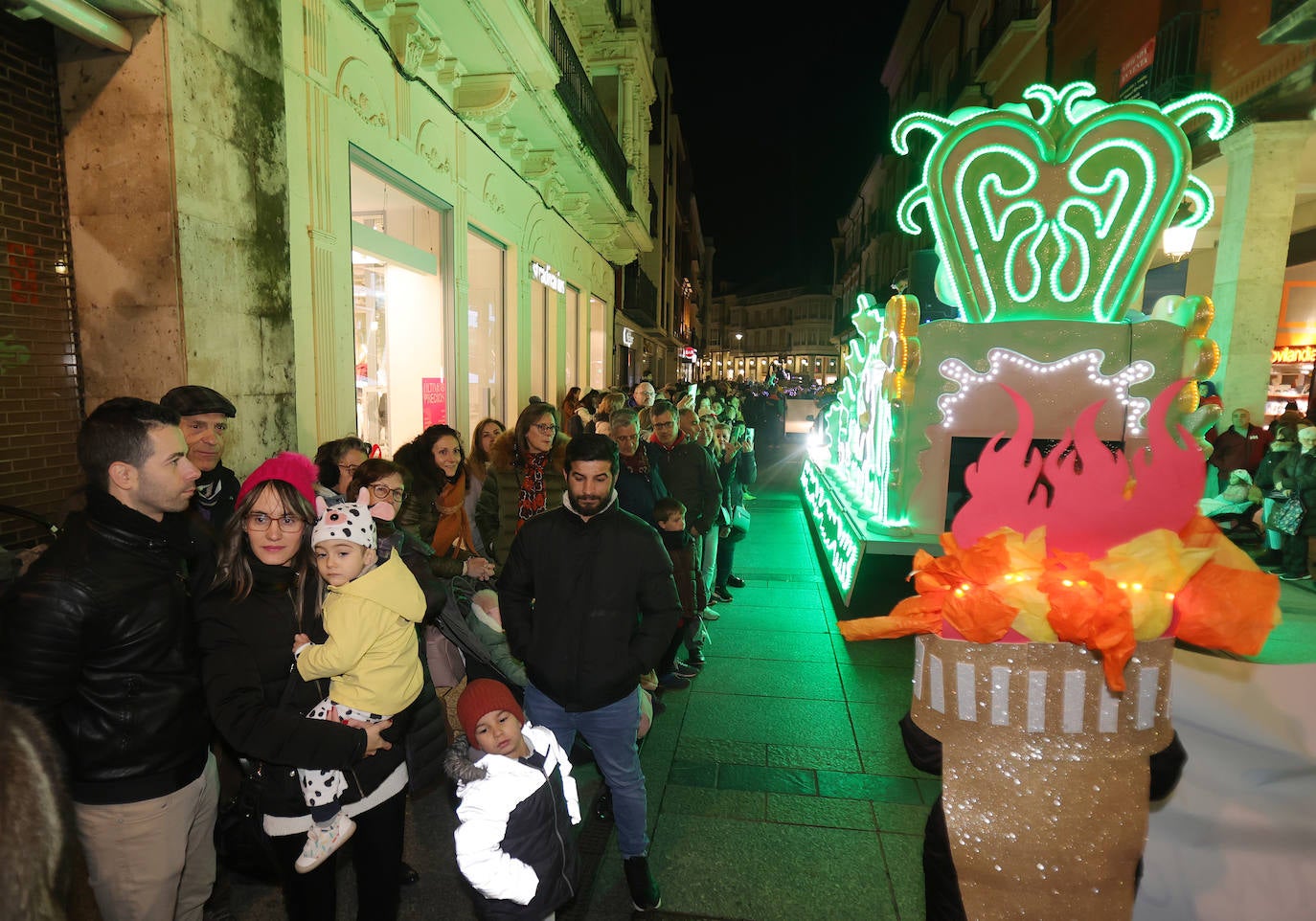 Palencia vive un ingenioso y multitudinario Carnaval