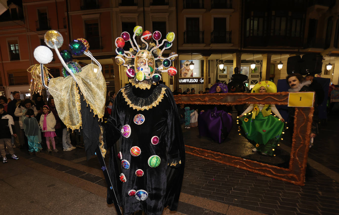 Palencia vive un ingenioso y multitudinario Carnaval