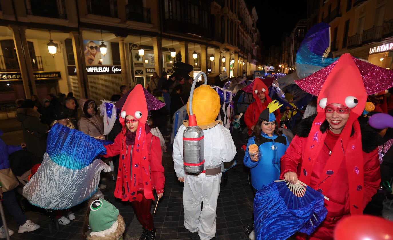 Palencia vive un ingenioso y multitudinario Carnaval