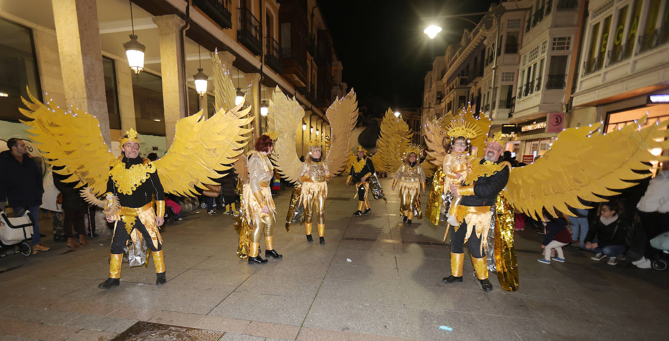 Palencia vive un ingenioso y multitudinario Carnaval
