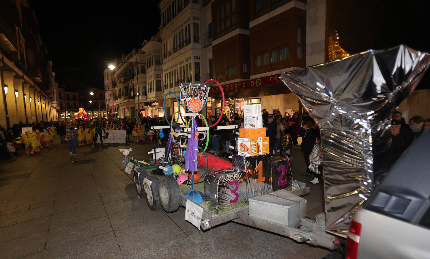Palencia vive un ingenioso y multitudinario Carnaval