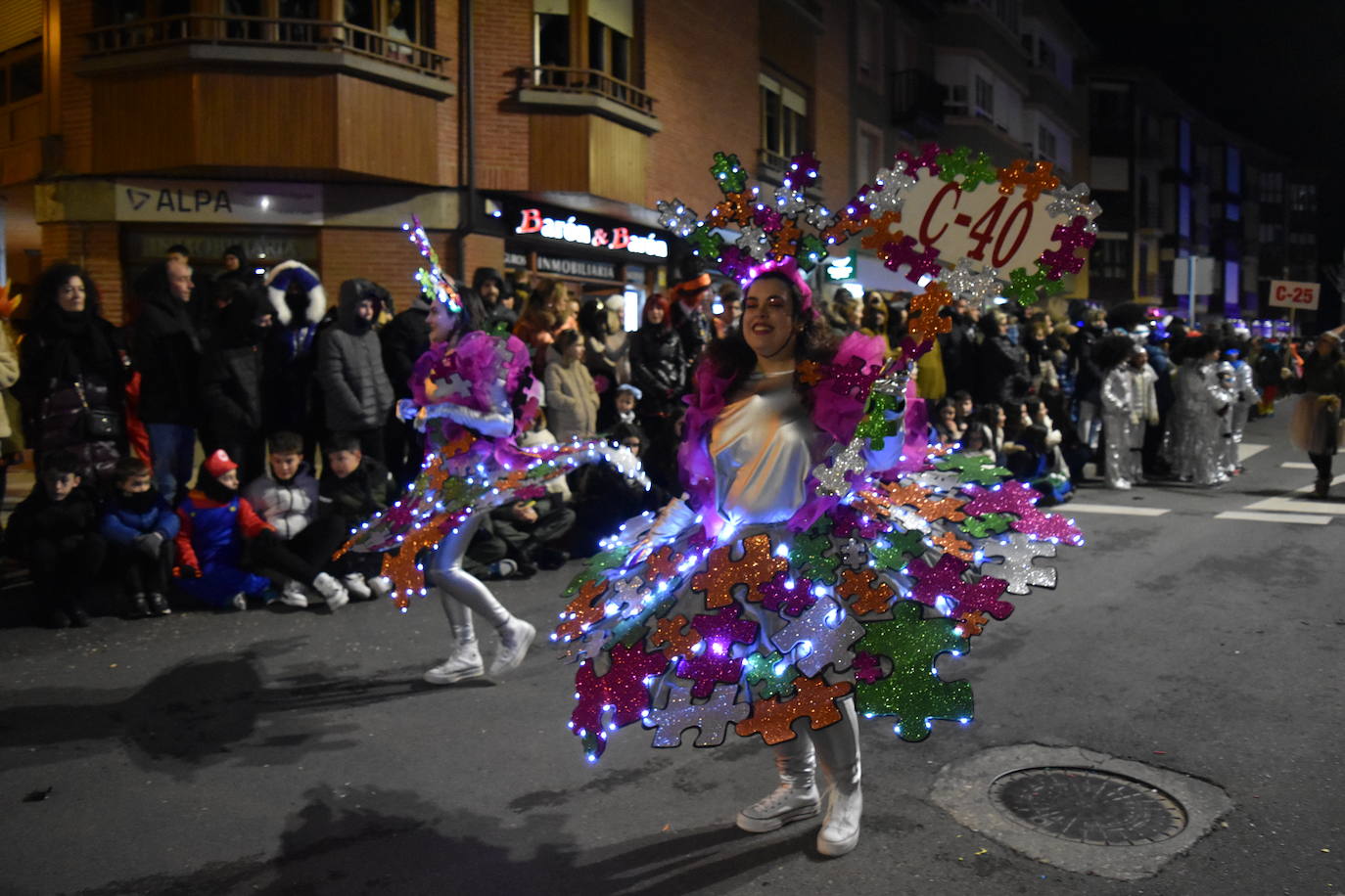 El Carnaval de la Galleta luce en el gran desfile