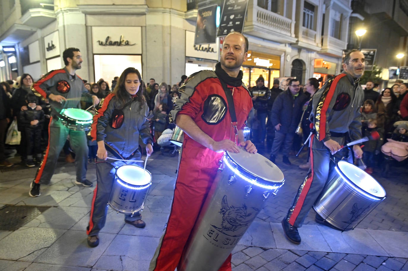 Batucadas de Carnaval en la calle Regalado y la calle Santiago.