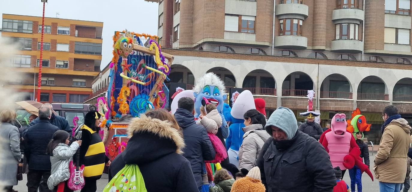 El mal tiempo no aminora la alegría entre los niños de Guardo