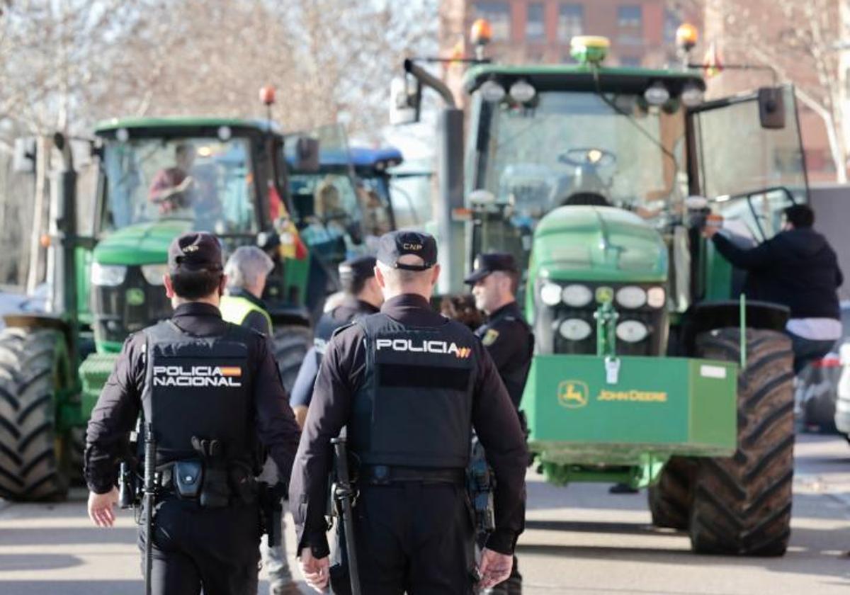 Cortes en las calles de Valladolid por las tractoradas.