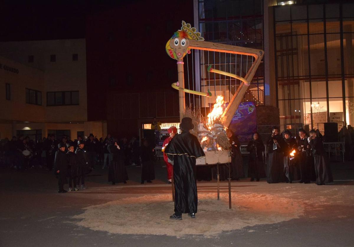 Entrega de premios y quema de &#039;Doña Arpa&#039; en Guardo