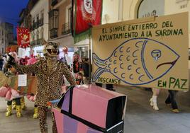 Integrantes de la Semifusa en el desfile del Entierro de la Sardina.