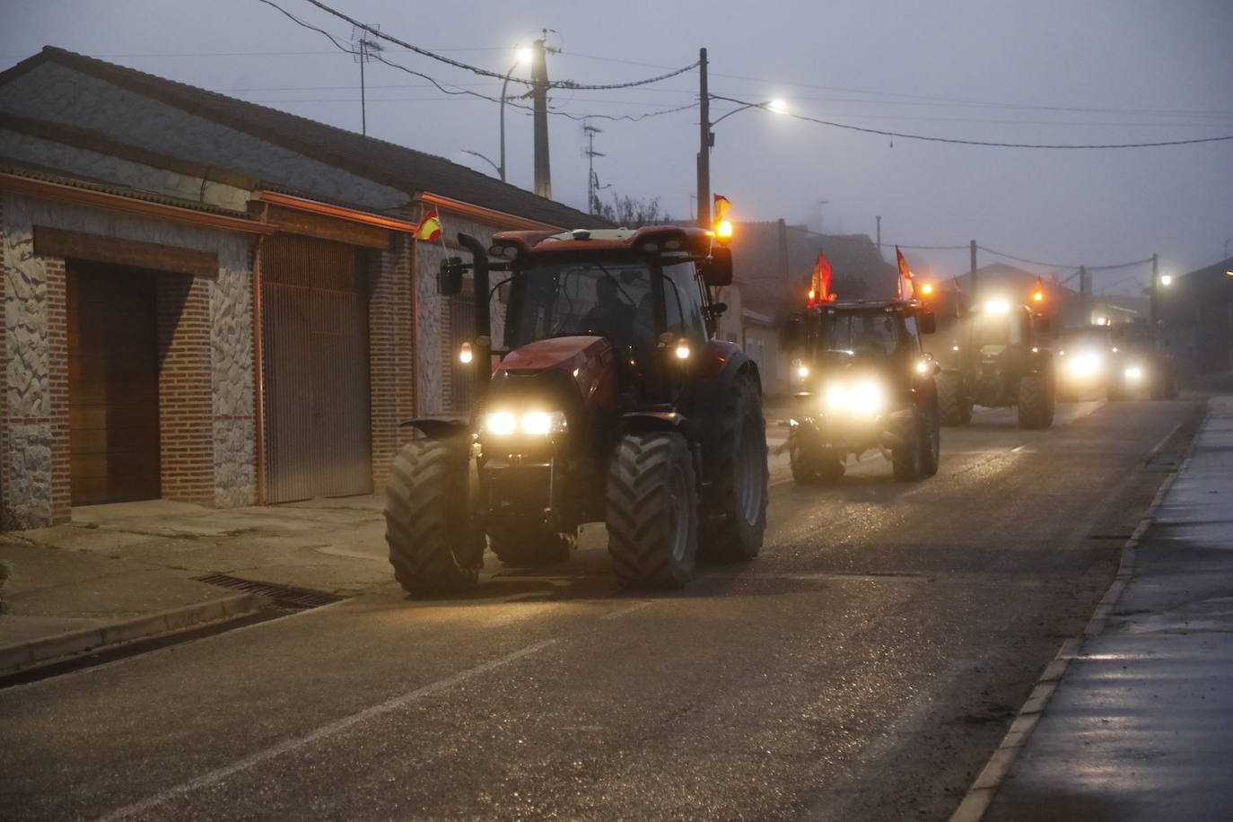 El recorrido de los tractores desde Peñafiel hasta Valladolid