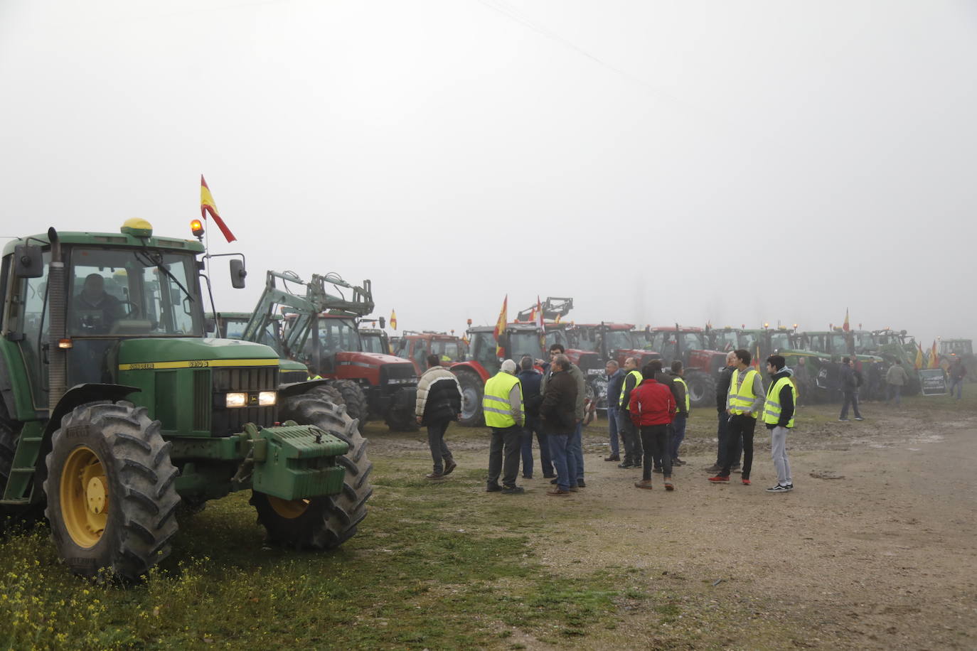 El recorrido de los tractores desde Peñafiel hasta Valladolid