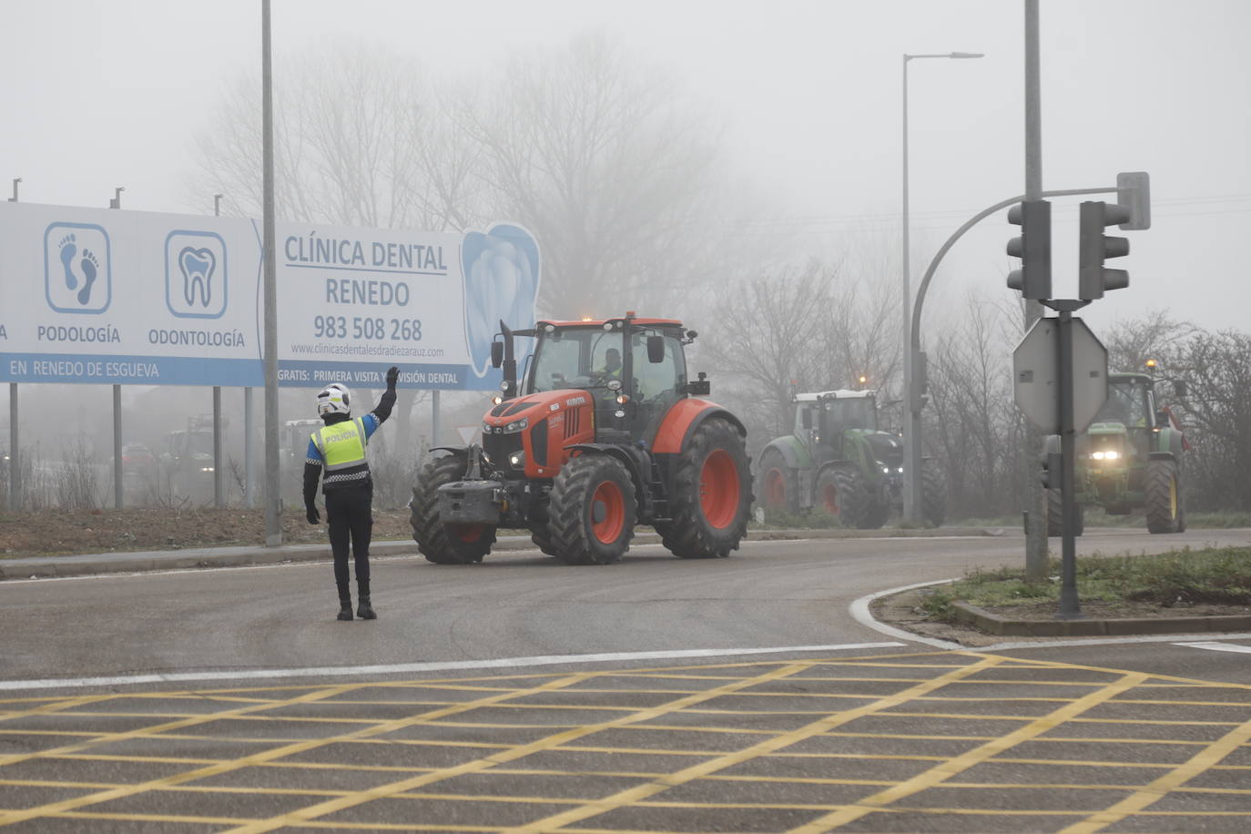 El recorrido de los tractores desde Peñafiel hasta Valladolid