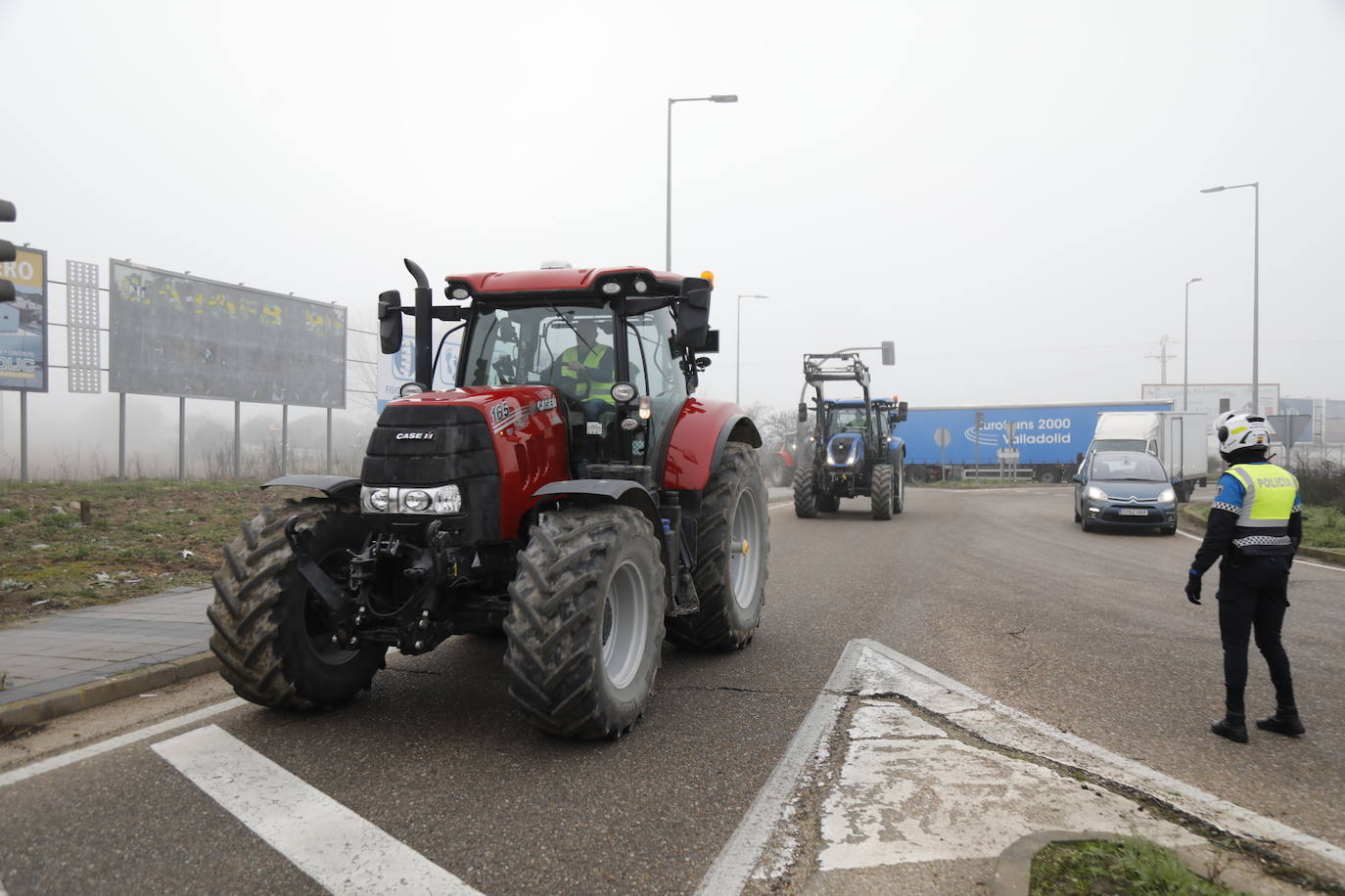 El recorrido de los tractores desde Peñafiel hasta Valladolid