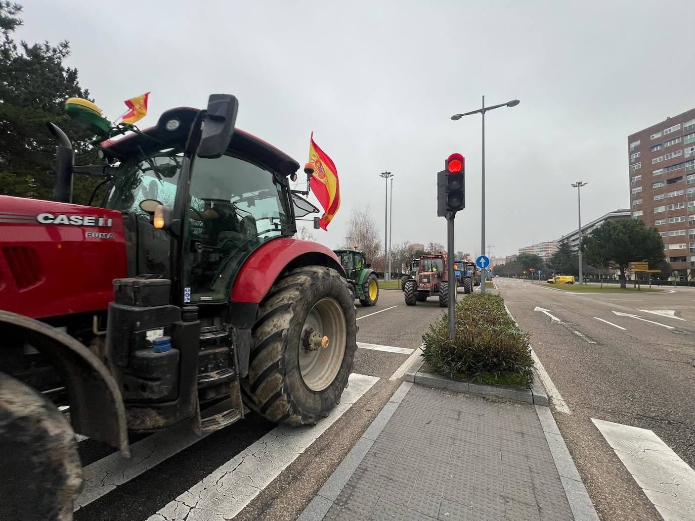 El recorrido de los tractores desde Peñafiel hasta Valladolid