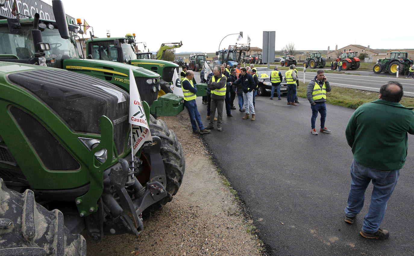 La protesta de agricultores en Santa María, en imágenes