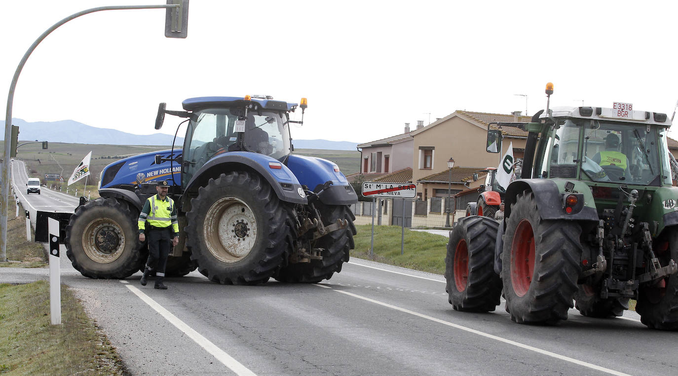 La protesta de agricultores en Santa María, en imágenes