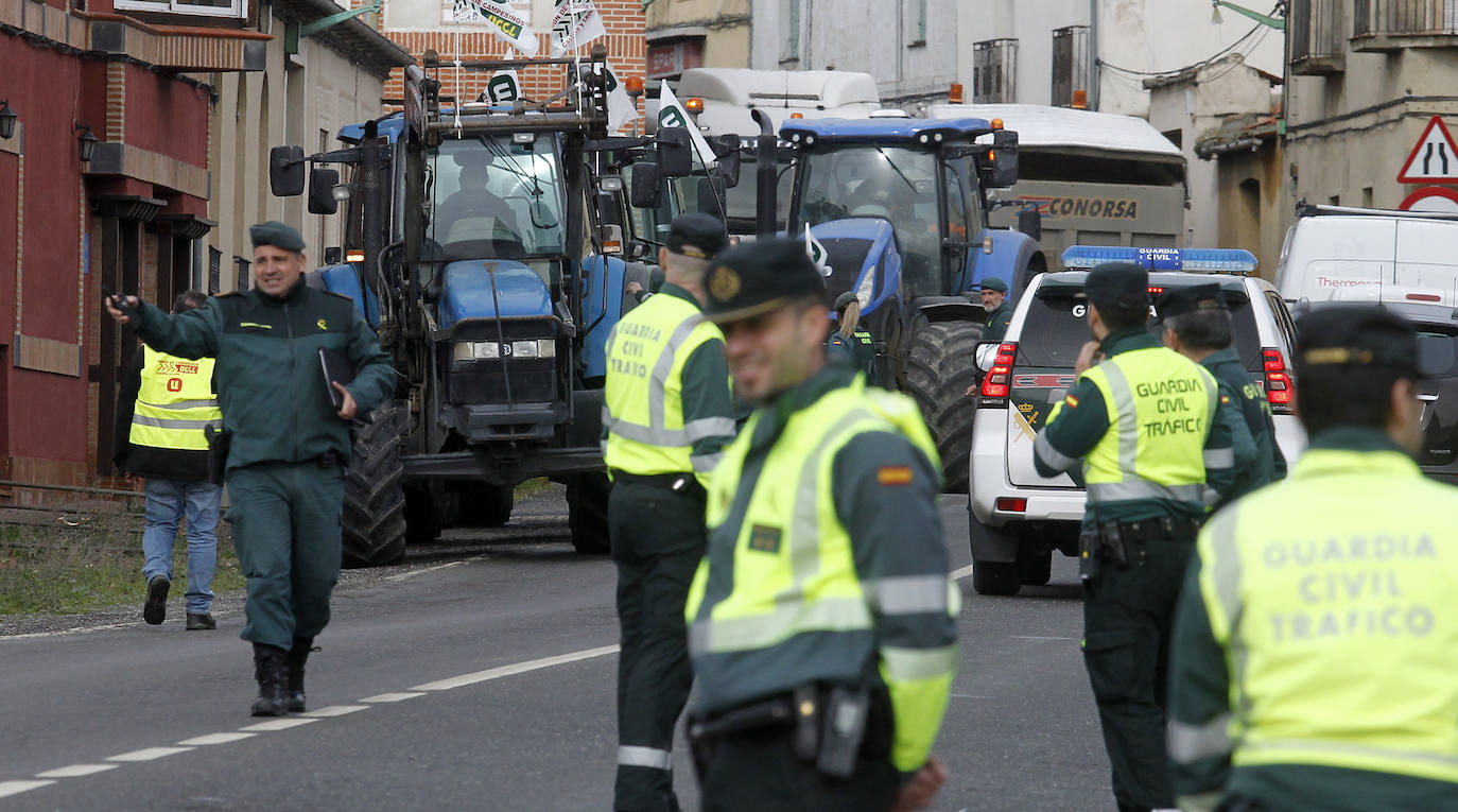 La protesta de agricultores en Santa María, en imágenes