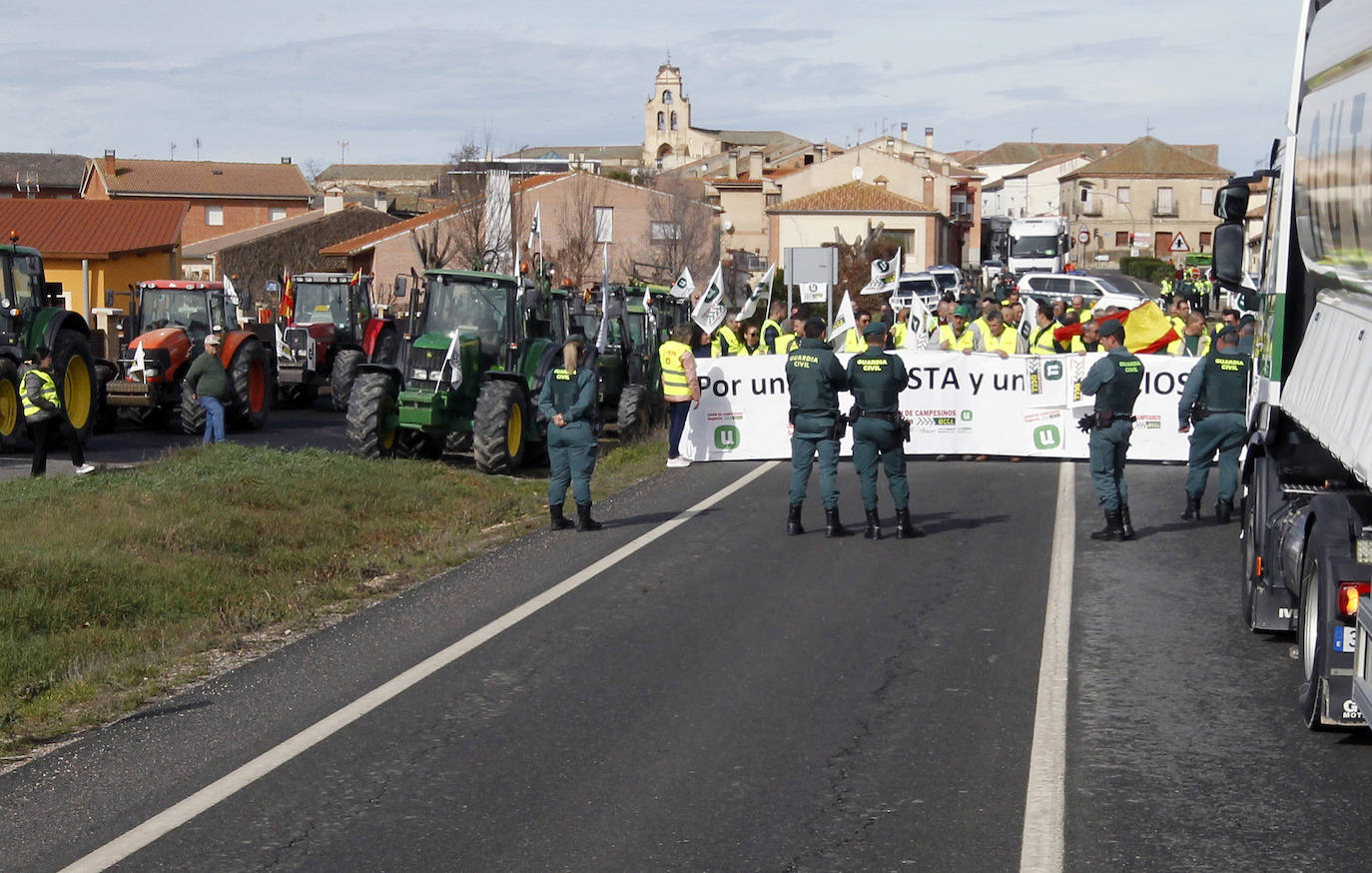 La protesta de agricultores en Santa María, en imágenes