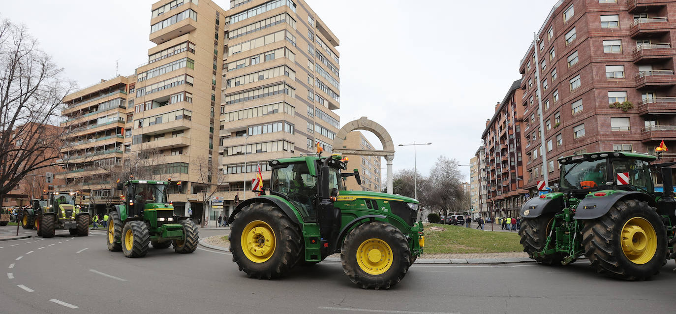 El centro de la ciudad de Palencia, tomado por los tractores