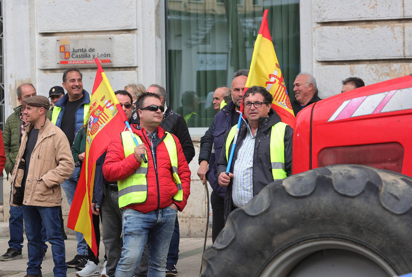 El centro de la ciudad de Palencia, tomado por los tractores