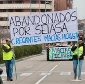 La tractorada de los regantes transcurre con celeridad y sin interrumpir gravemente el tráfico