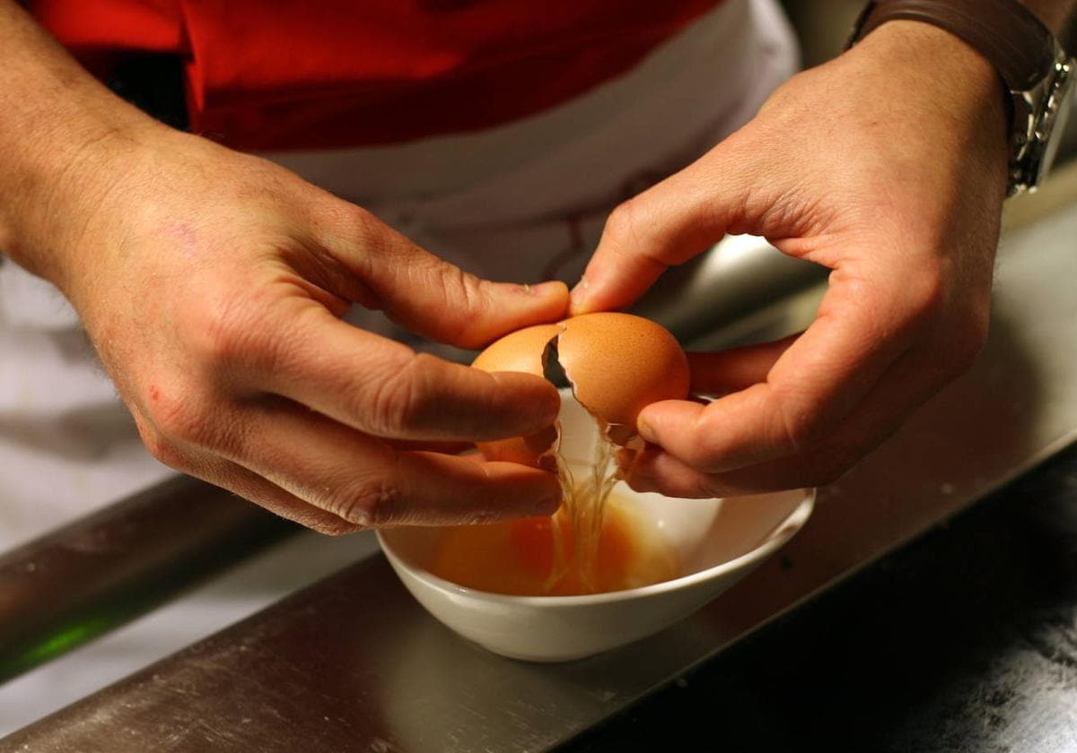 Trucos y curiosidades: Cómo preparar un huevo poché al microondas en  segundos