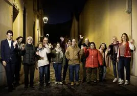 Miguel, Merce, Julio, Begoña, Alejandro, Teresa, Elena, Marcos, Enrique, Sara, Silvia, Sandra y Verónica, actores y voluntarias del grupo de teatro El Cuarto Azul