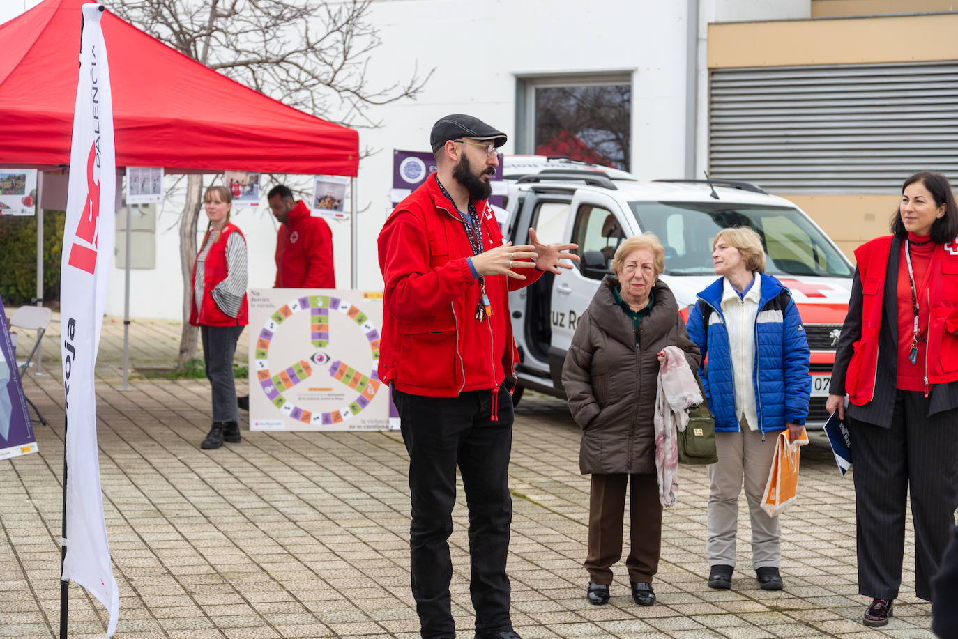 Cruz Roja muestra su trabajo y sus instalaciones a los palentinos