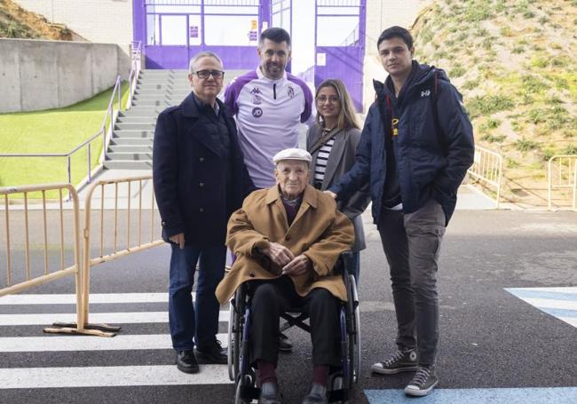 La familia Pérez, junto a Paulo Pezzolano.