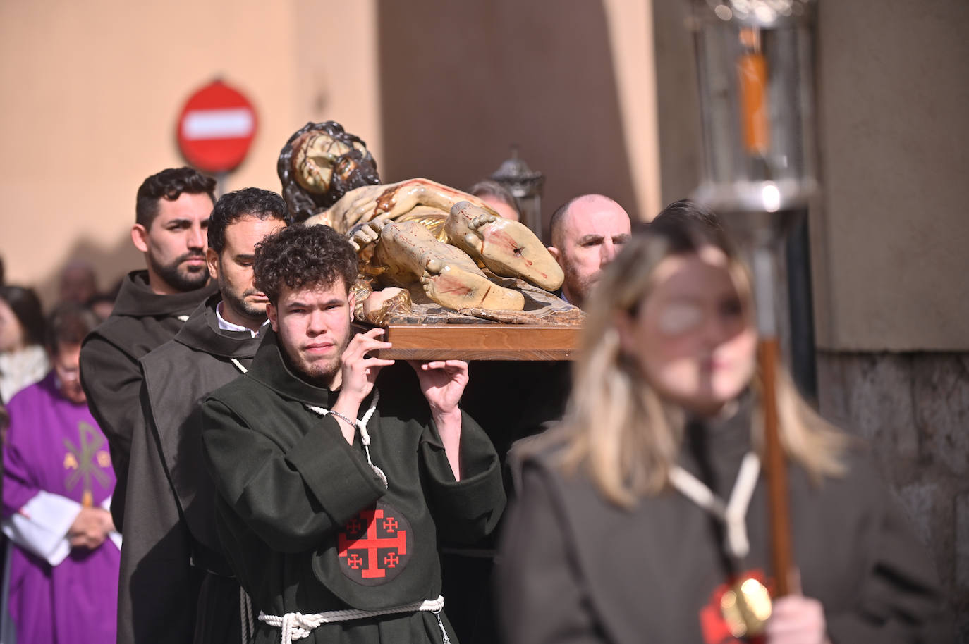 Las imágenes de la procesión y misa en honor al Cristo Yacente