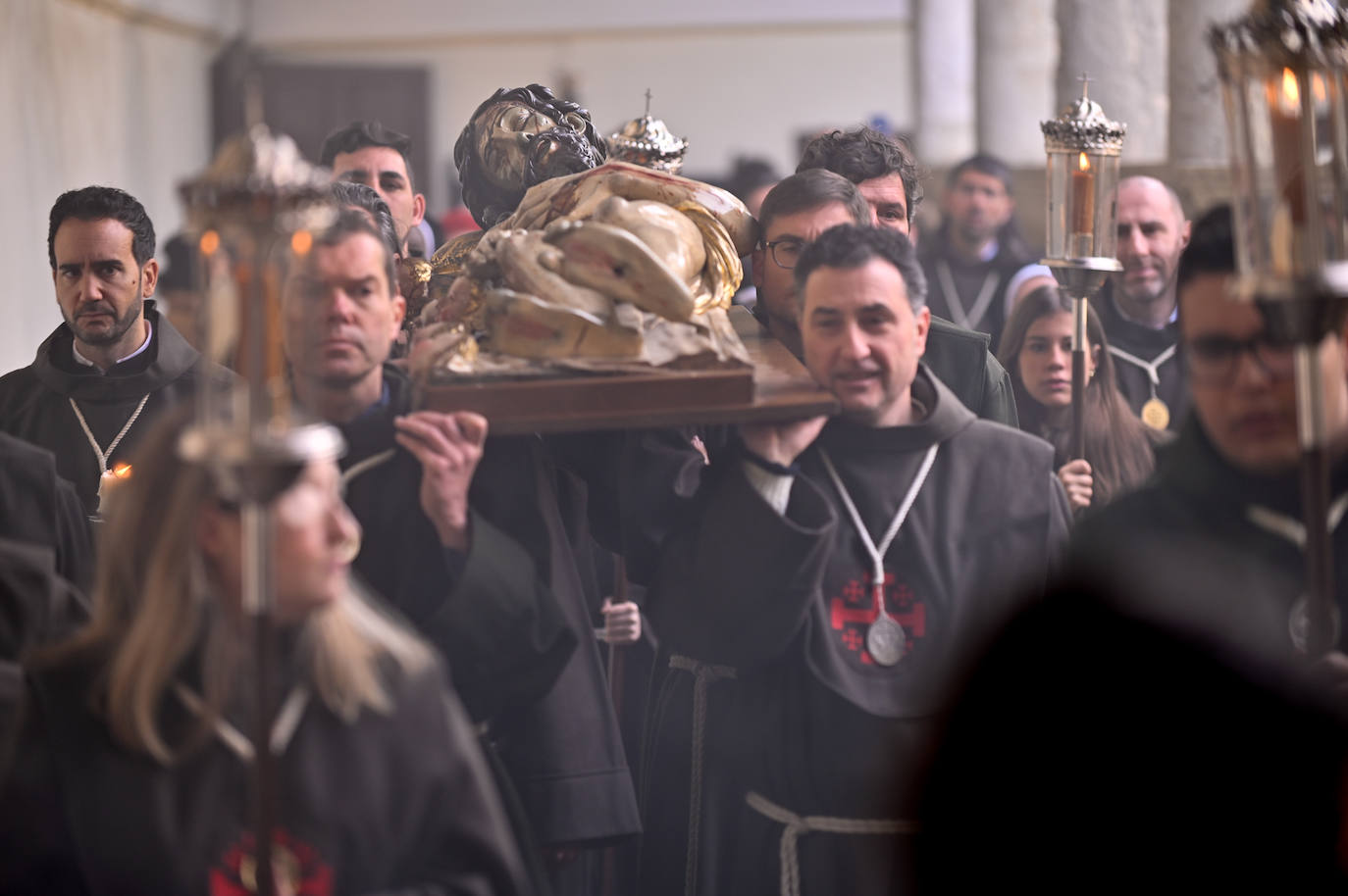 Las imágenes de la procesión y misa en honor al Cristo Yacente