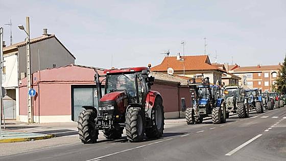 Los tractores ponen rumbo a Madrid: «Vamos a ir las veces que haga falta»