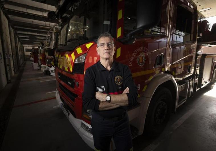 Abilio de Vega en el Parque de Bomberos de las Eras.