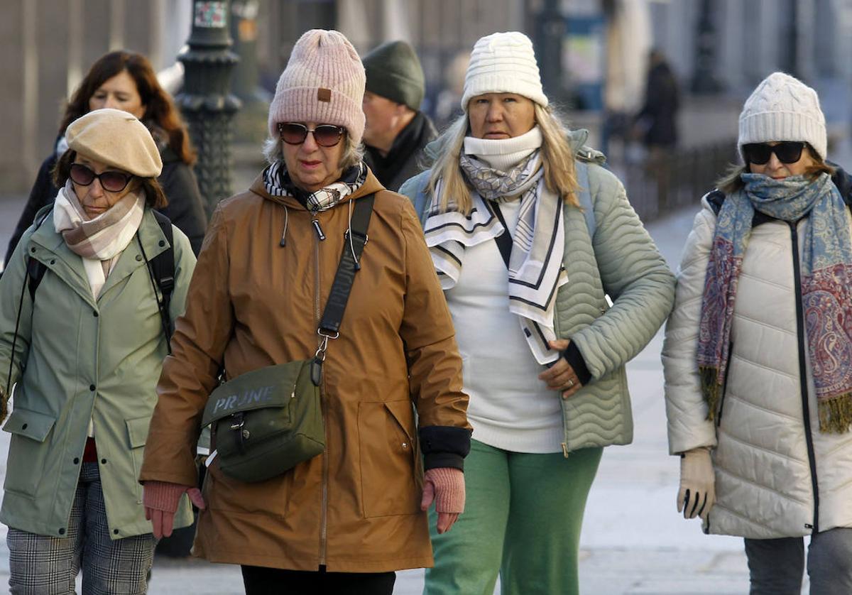 Los gorros y las bufandas volverán a ser necesarios durante los próximos días.