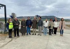 Representantes de la Confederación Hidrográfica, de la Subdelegación del Gobierno y del Ayuntamiento de Astudillo, en la visita a la depuradora.