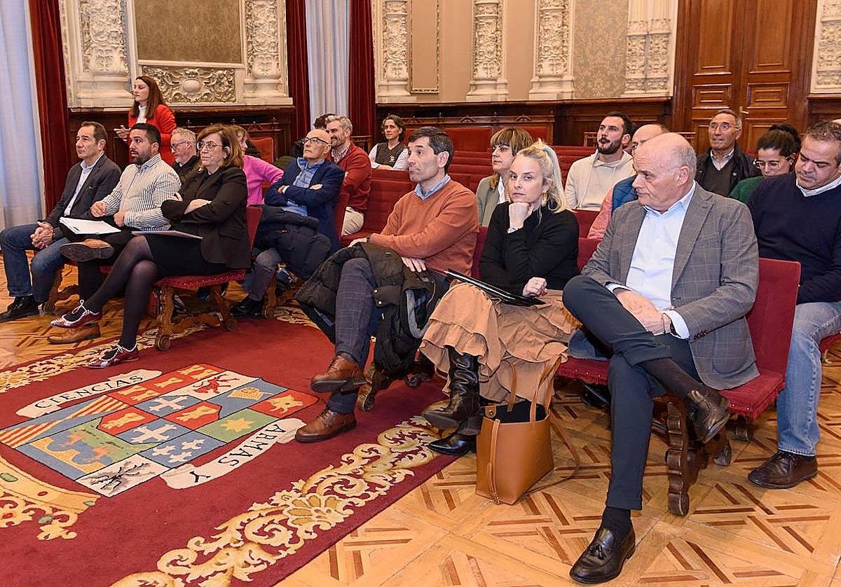 Reunión entre los productores de Alimentos de Palencia, representantes del Cetece y de la Diputación.