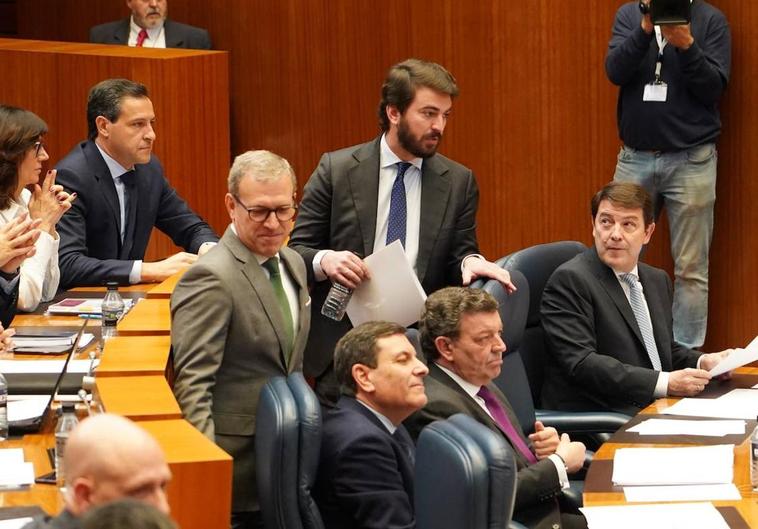 El vicepresidente de la Junta, Juan García Gallardo, este martes en el pleno de las Cortes.