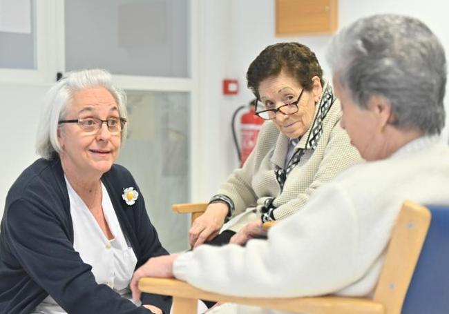 Juana Martín y María del Pilar Pérez, dos de las internas más longevas del centro.