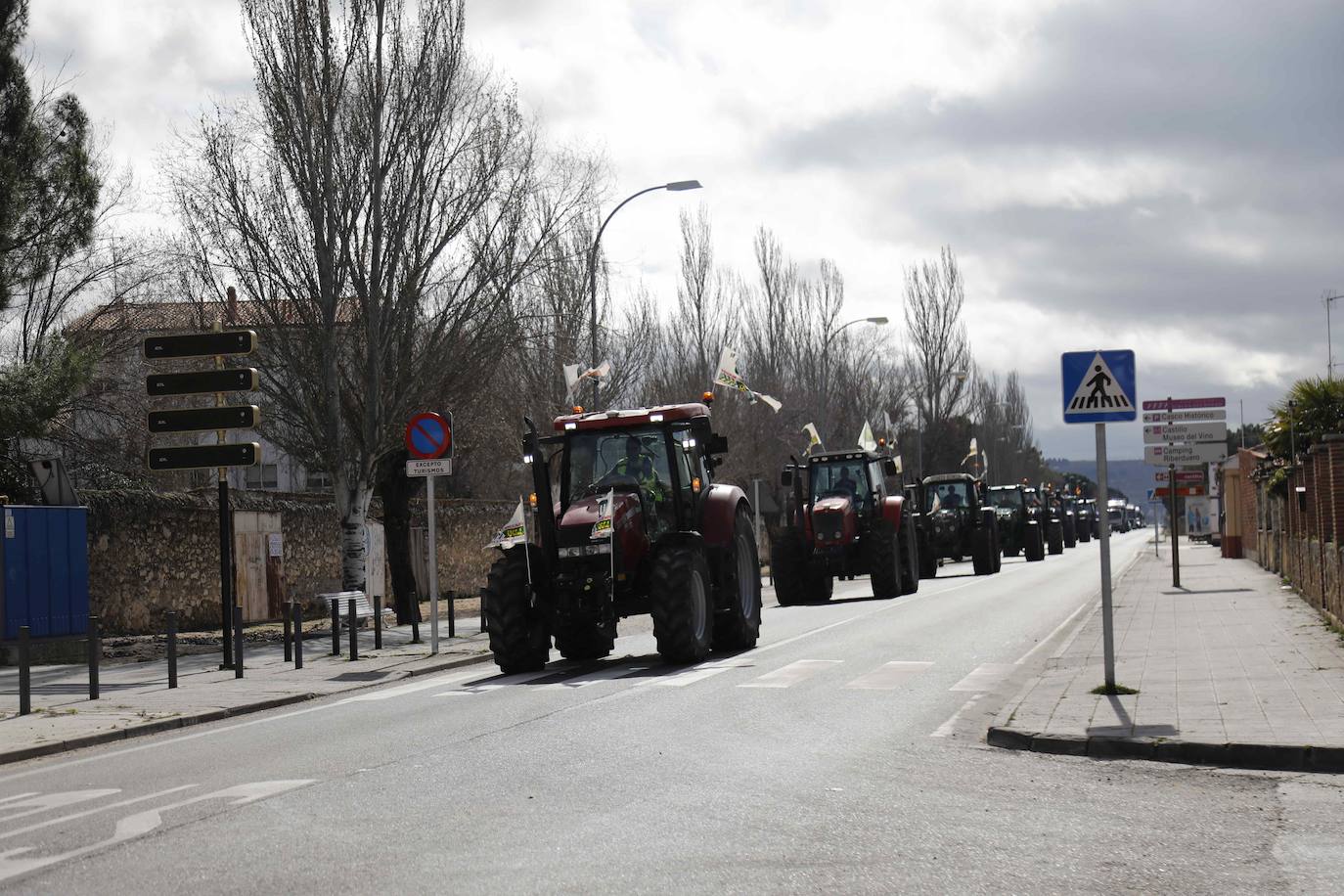 Así ha sido la llegada de los tractoristas a Peñafiel tras las protestas en Madrid