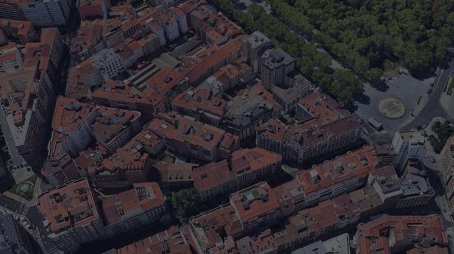 Imagen antes - Vista aérea de Valladolid, con el espacio que ocupaba el Hospital de la Resurreción resaltado.