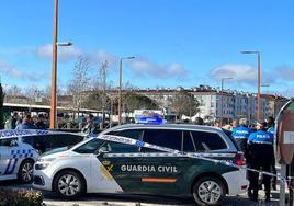 Guardia Civil y Policía Local de Arroyo, este viernes en el lugar de los hechos.