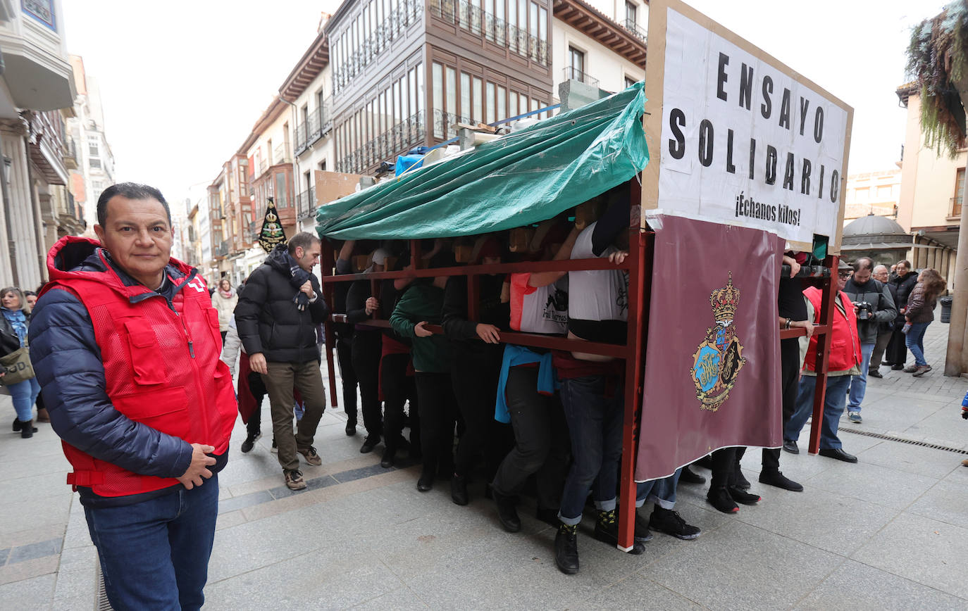 La Semana Santa se ensaya en Palencia con solidaridad